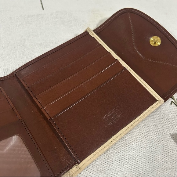 Vintage Dooney and Bourke All Weather Leather Wallet - Picture 6 of 9
